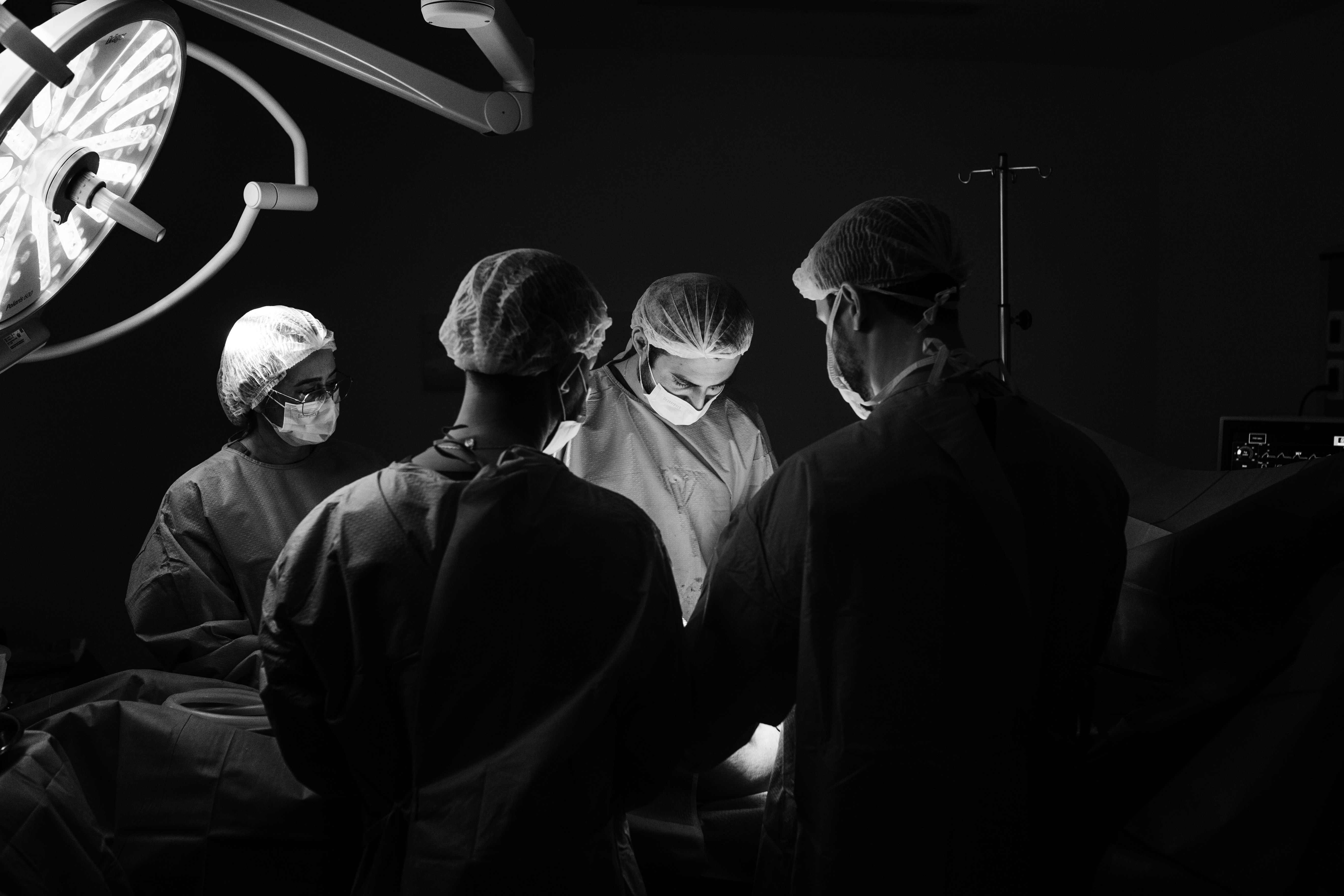 Titanyum Sternum Kapama Klipsleri: Avantajları ve Kullanımı